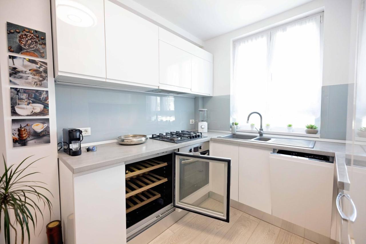 Joyful Apartment Τιμισοάρα Εξωτερικό φωτογραφία